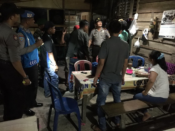 Jelang Tahun Baru, Warung Tuak dan Penjual Petasan, Dirazia Polisi